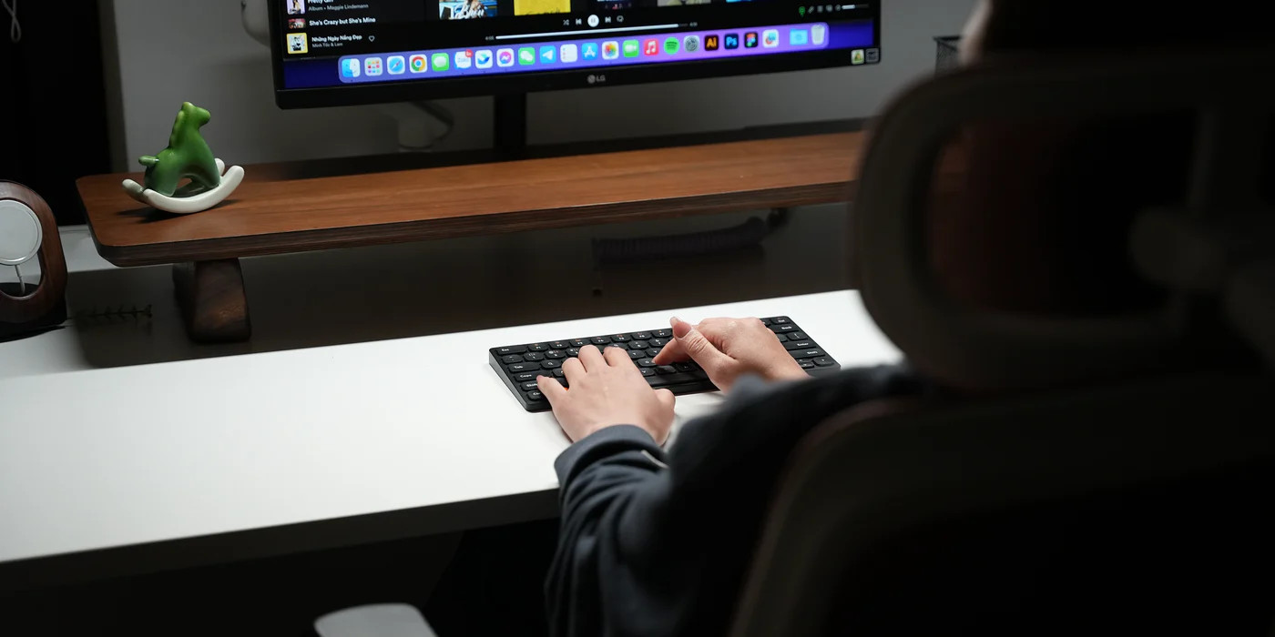 Đèn kẹp bàn thông minh Hyperwork Luna DL01